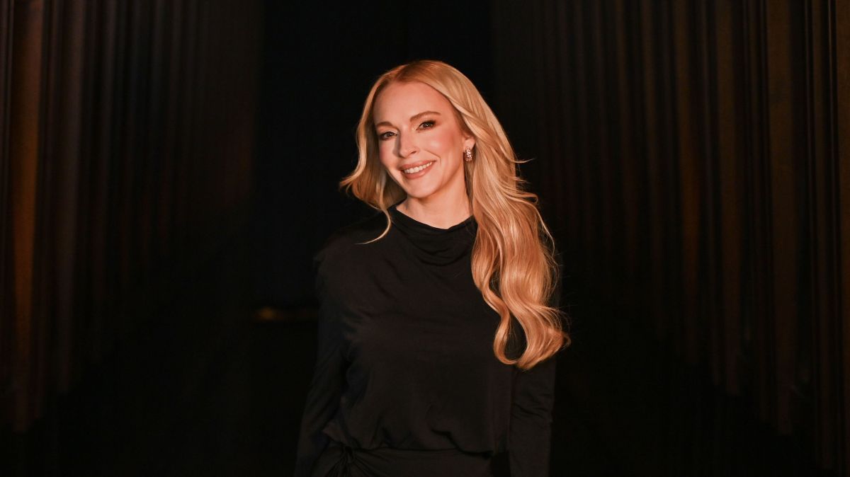 Lindsay Lohan volta aos EUA após fugir dos bombardeios em Dubai