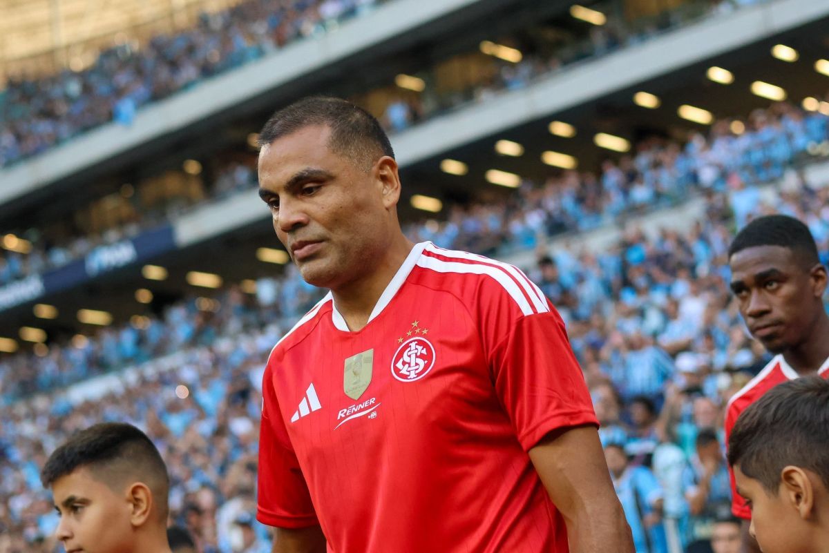 Mercado comenta arbitragem após vice diante do Grêmio: “Fomos roubados”