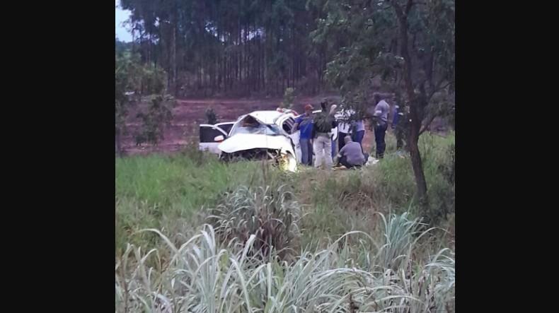 Mulher morre e duas pessoas ficam feridas em acidente na BR-262