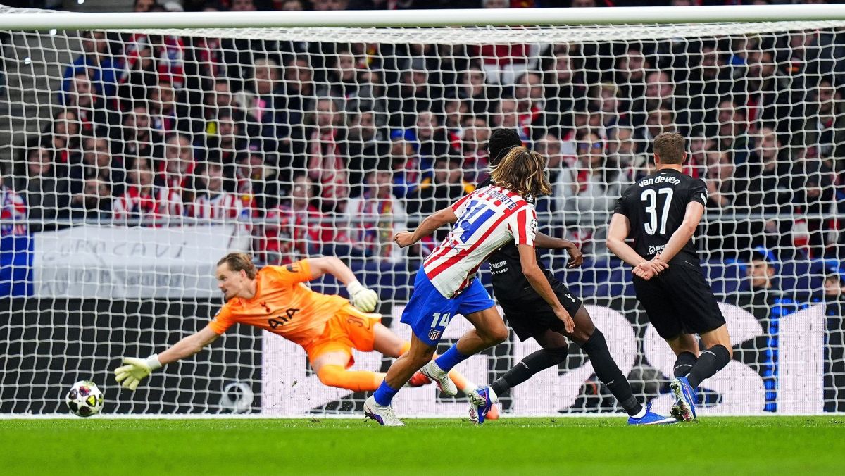 Técnico do Tottenham é criticado por substituir goleiro aos 17 minutos