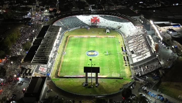 Vasco x Palmeiras: escalações e onde assistir ao jogo do Brasileirão