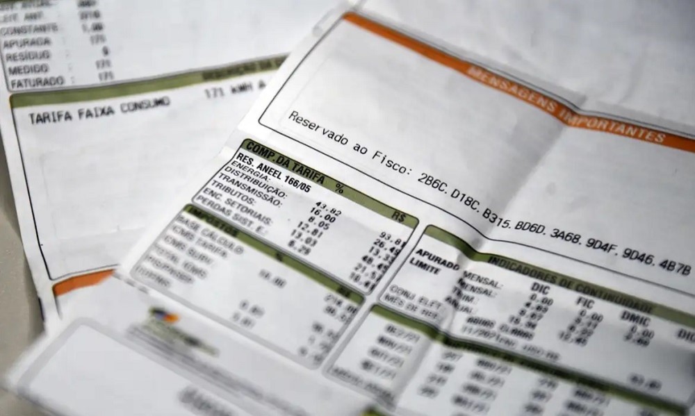 Aneel anuncia bandeira amarela para maio e conta de luz ficará mais cara