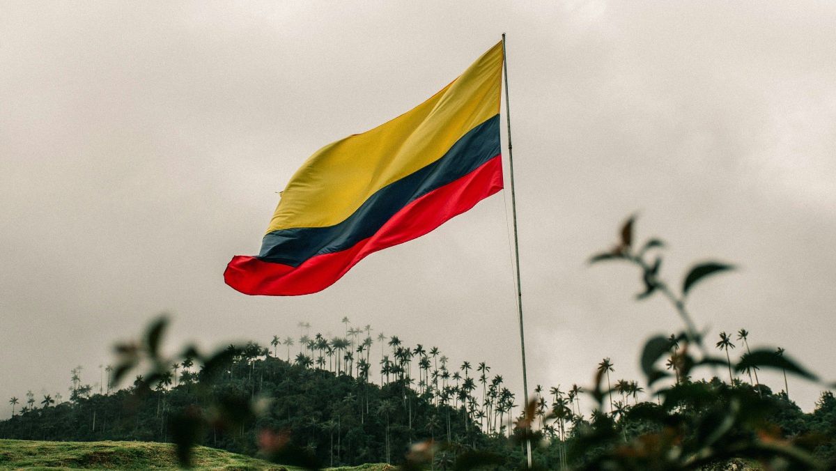 Colômbia revoga tarifas de 100% sobre produtos do Equador