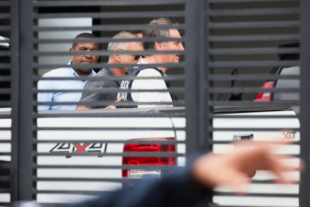 Datafolha: 59% defendem prisão domiciliar de Bolsonaro