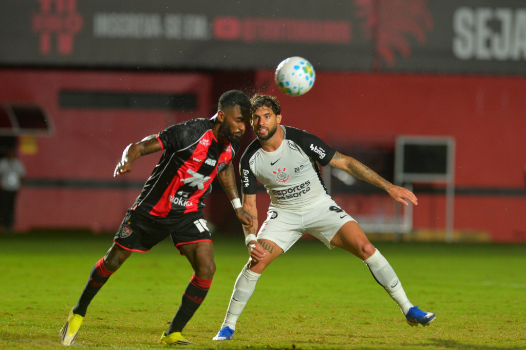 Em jogo apático, Corinthians e Vitória ficam no 0 a 0