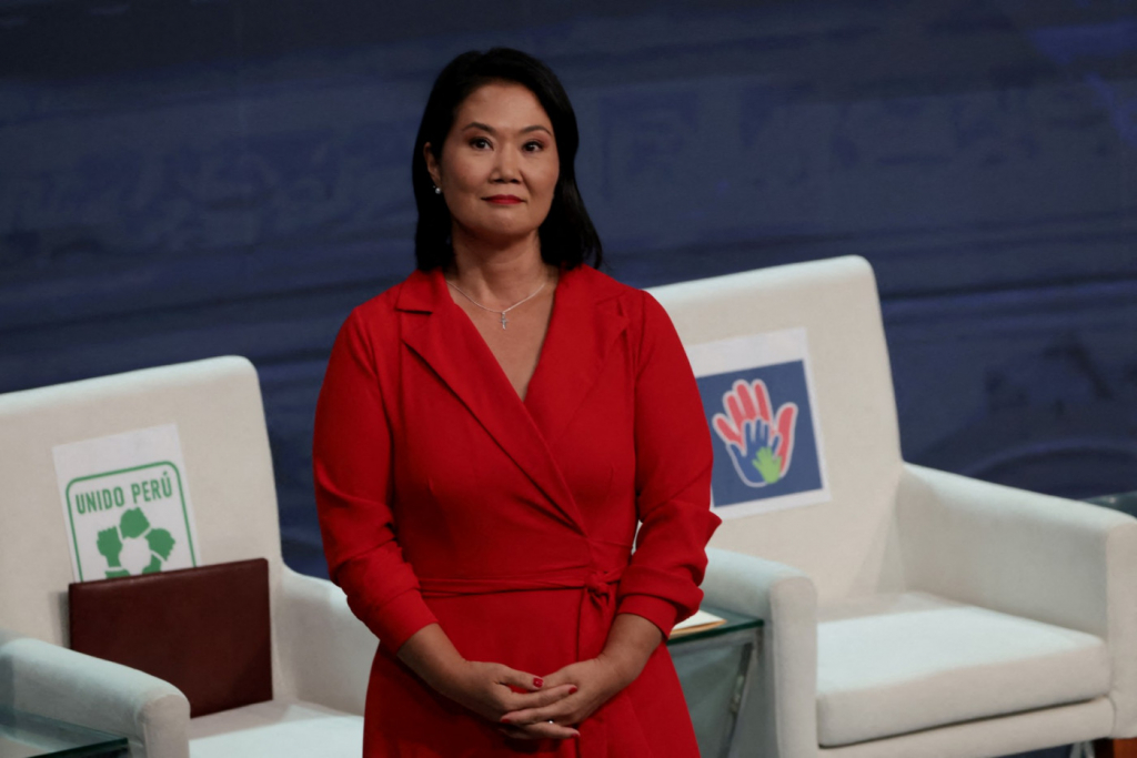 Favorita à presidência do Peru, Keiko Fujimori promete expulsar imigrantes e aproximar-se dos EUA
