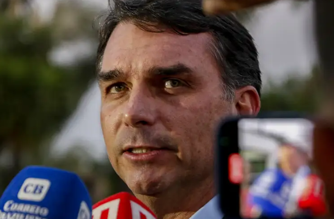 Flávio Bolsonaro chama Tereza Cristina de ‘sonho de consumo’ para vice, mas adia decisão