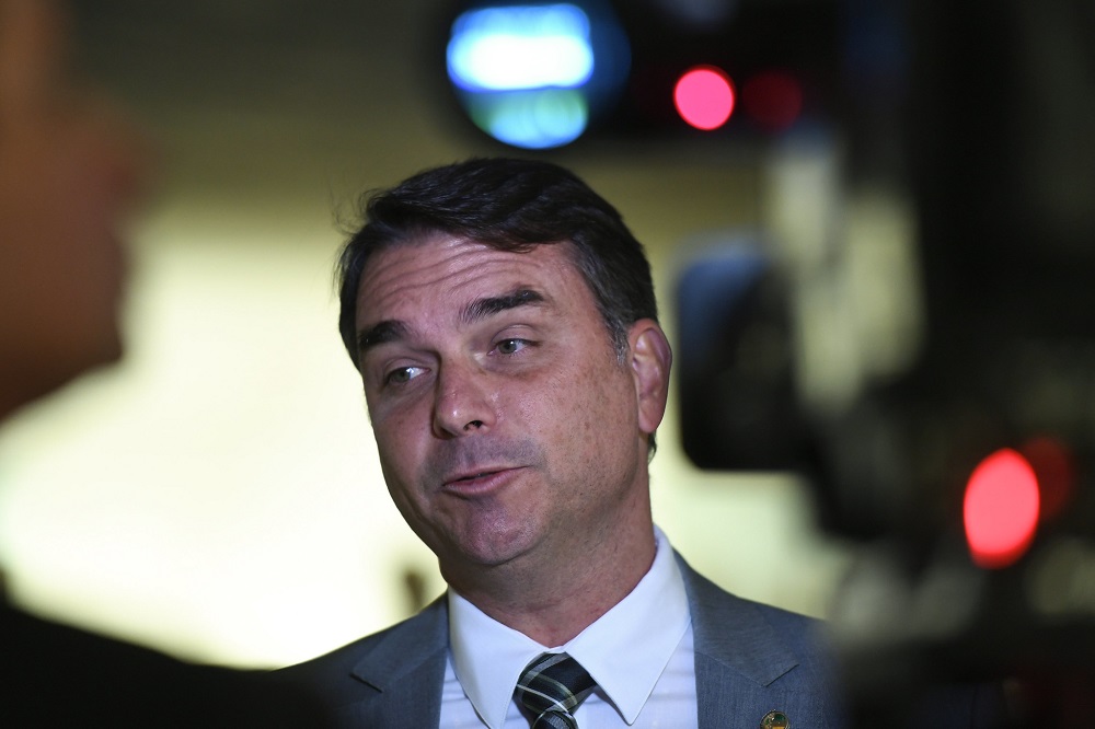 Flávio Bolsonaro vê Senado retomando independência e afirma: ‘Lula não tem mais articulação o Congresso’