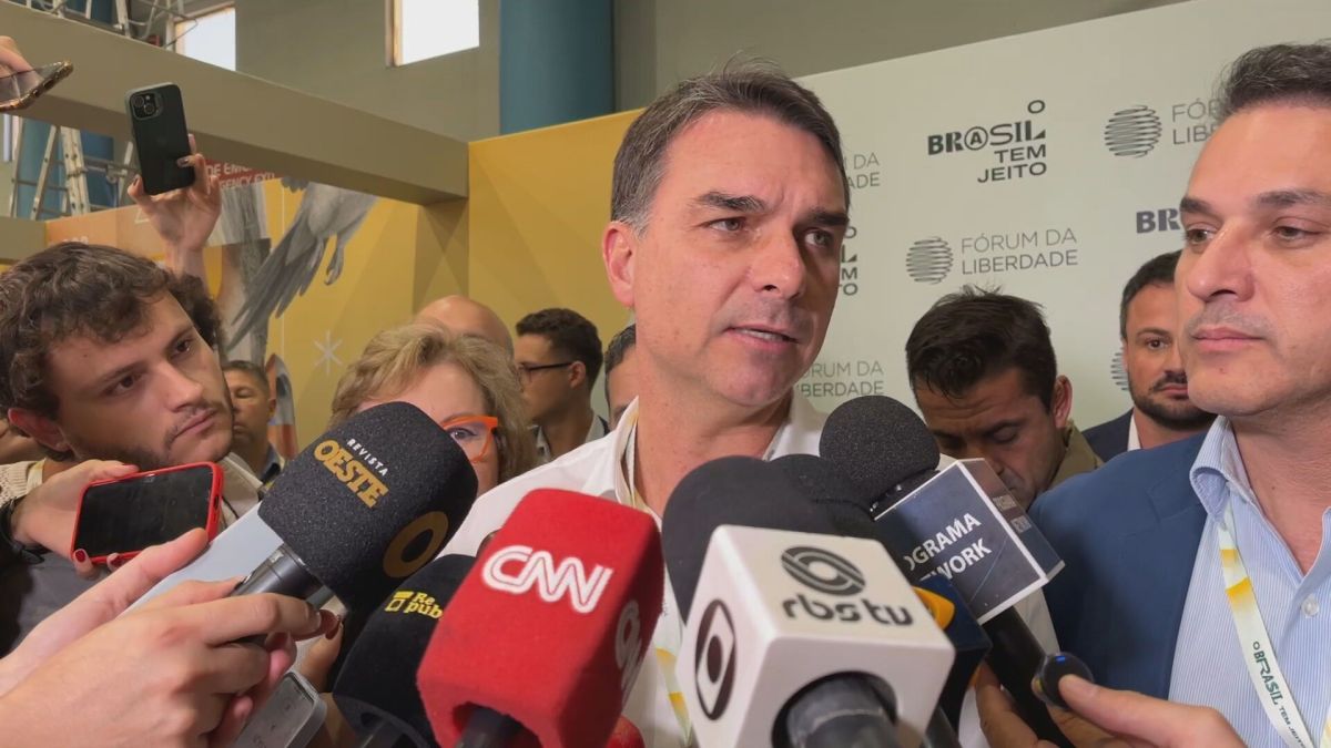 Flávio defende redução da carga tributária do país e reforma no Judiciário