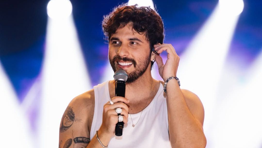 Gustavo Mioto confirma estar solteiro e brinca: “Só serviço sem nota”