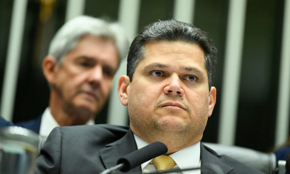 Manobra de Alcolumbre exclui trechos de veto da Dosimetria que contradizia Lei Antifacção