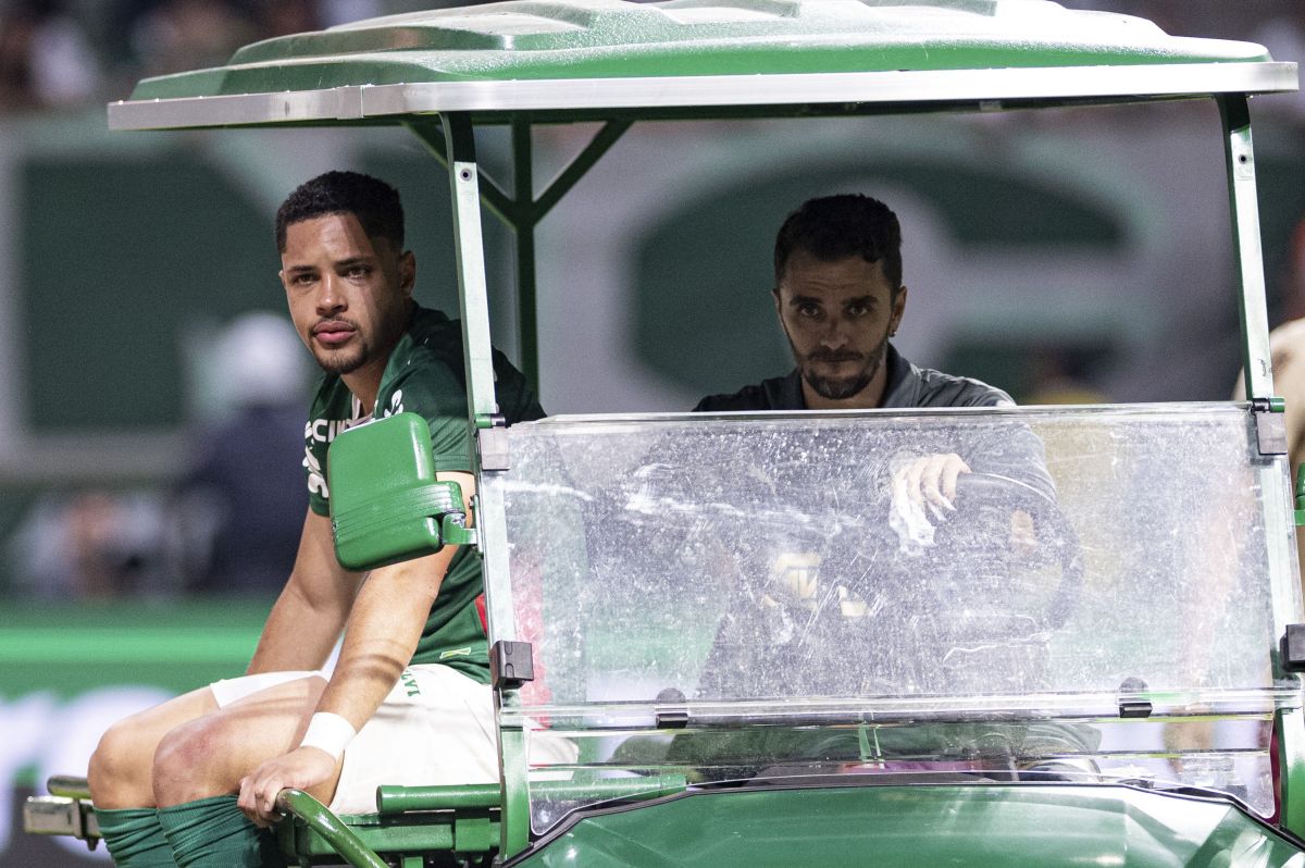 Operação de Vitor Roque é marcada médicos estimam data de retorno