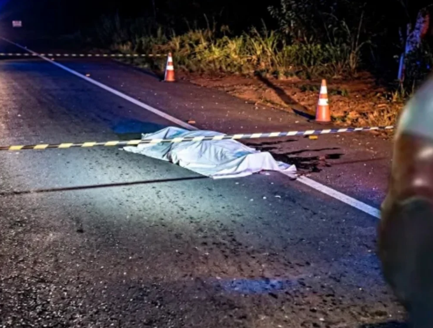Pedestre morre após ser atropelado por carreta na BR-262