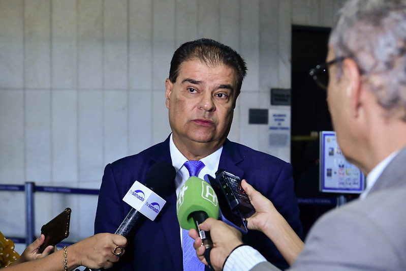 Senador quer tornar ‘persona non grata’ amigo de Trump que chamou brasileiras de ‘prostitutas’