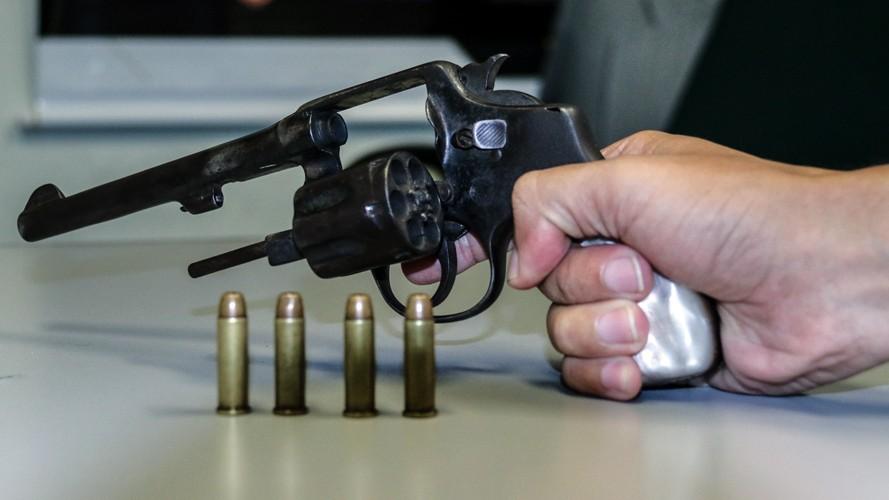 Suspeito de tentativa de assassinato é morto ao reagir à abordagem da PM