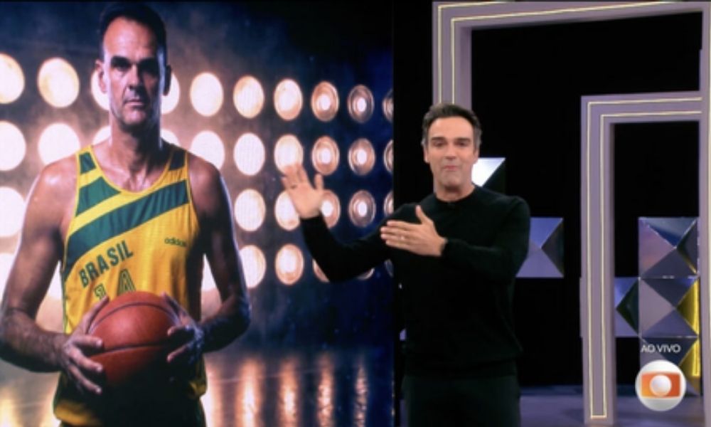 Tadeu faz homenagem a Oscar Schmidt na abertura do ‘BBB 26’: ‘Vou me recuperar’