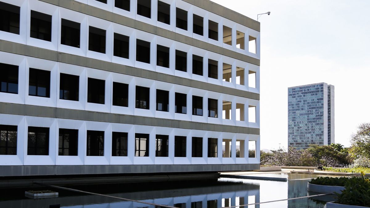 TCU aponta falhas e cobra revisão no uso de aviões da FAB por autoridades