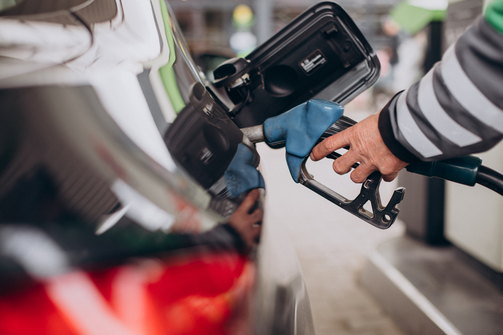 Governo renova medidas para conter preços dos combustíveis em meio à alta do petróleo