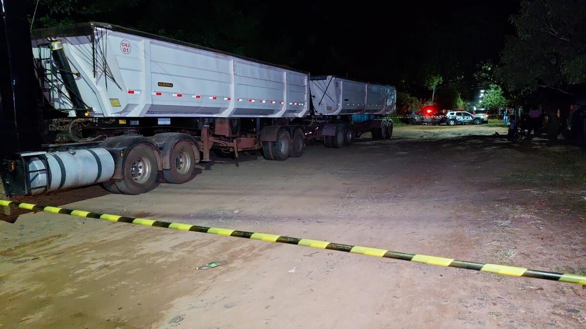 Menino de 6 anos morre após cair e ser atropelado por carreta na Capital