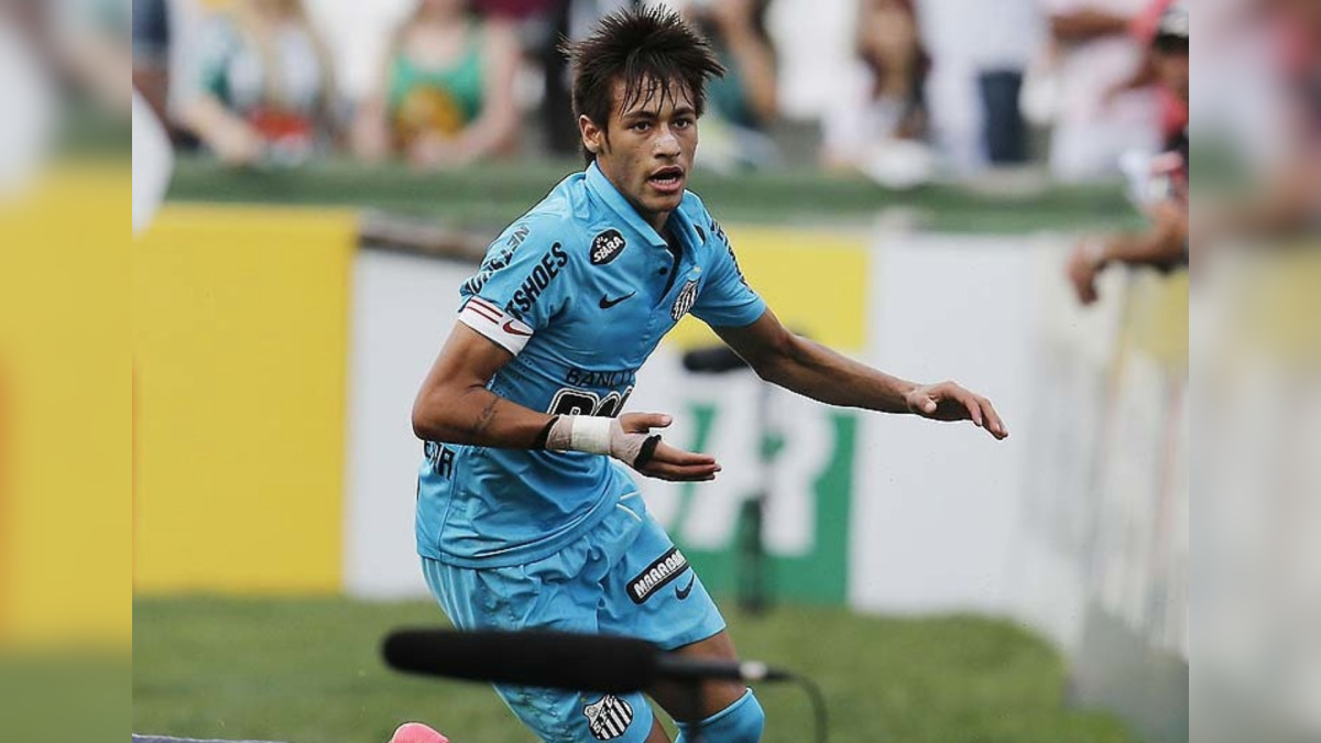 Neymar de azul e moicano: relembre em fotos última vitória contra Coritiba