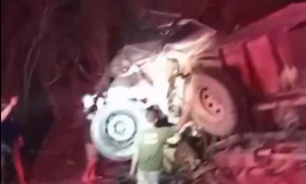 Acidente com caminhão e van na Bahia deixa 16 mortos; veja vídeo
