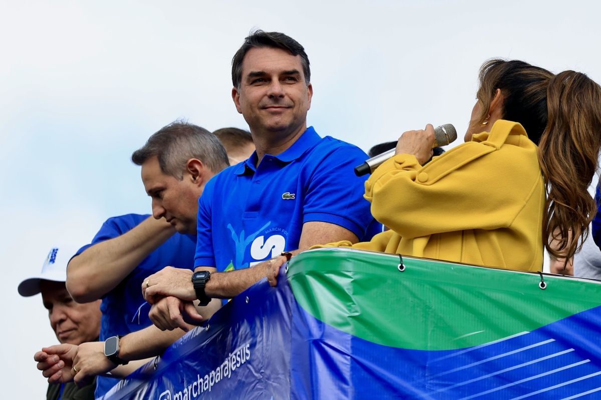 Análise: Flávio Bolsonaro foca em SP para contornar desgaste