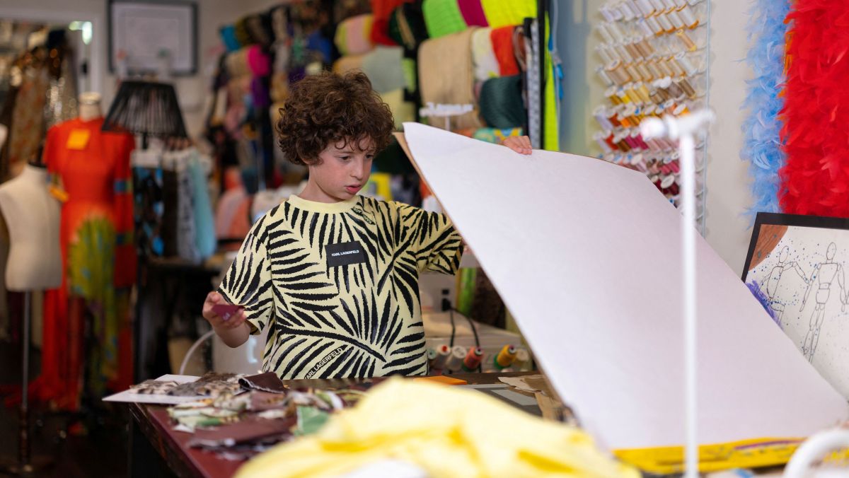 Aos 10 anos, estilista concilia escola e carreira nas Semanas de Moda