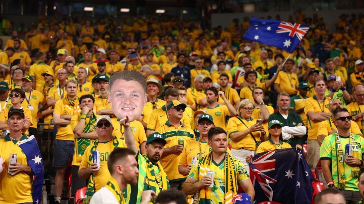 Após vitória na Copa, australianos celebram nas ruas de Melbourne; veja