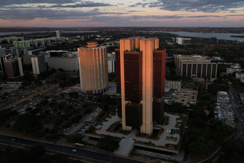BC mantém cautela e deixa rumos dos juros em aberto, dizem analistas