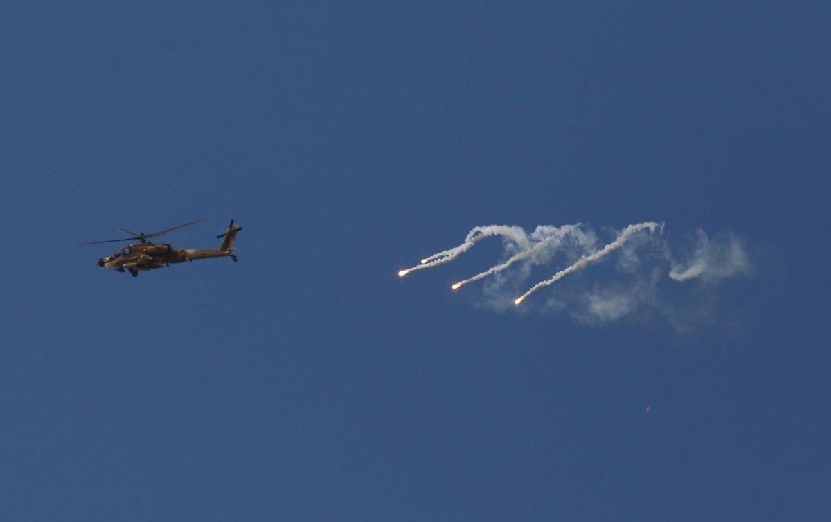 EUA resgatam pilotos após queda de helicóptero próximo a Ormuz, diz jornal