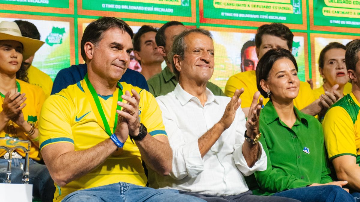 Flávio diz orar para ter uma mulher “qualificada” como vice em eleições