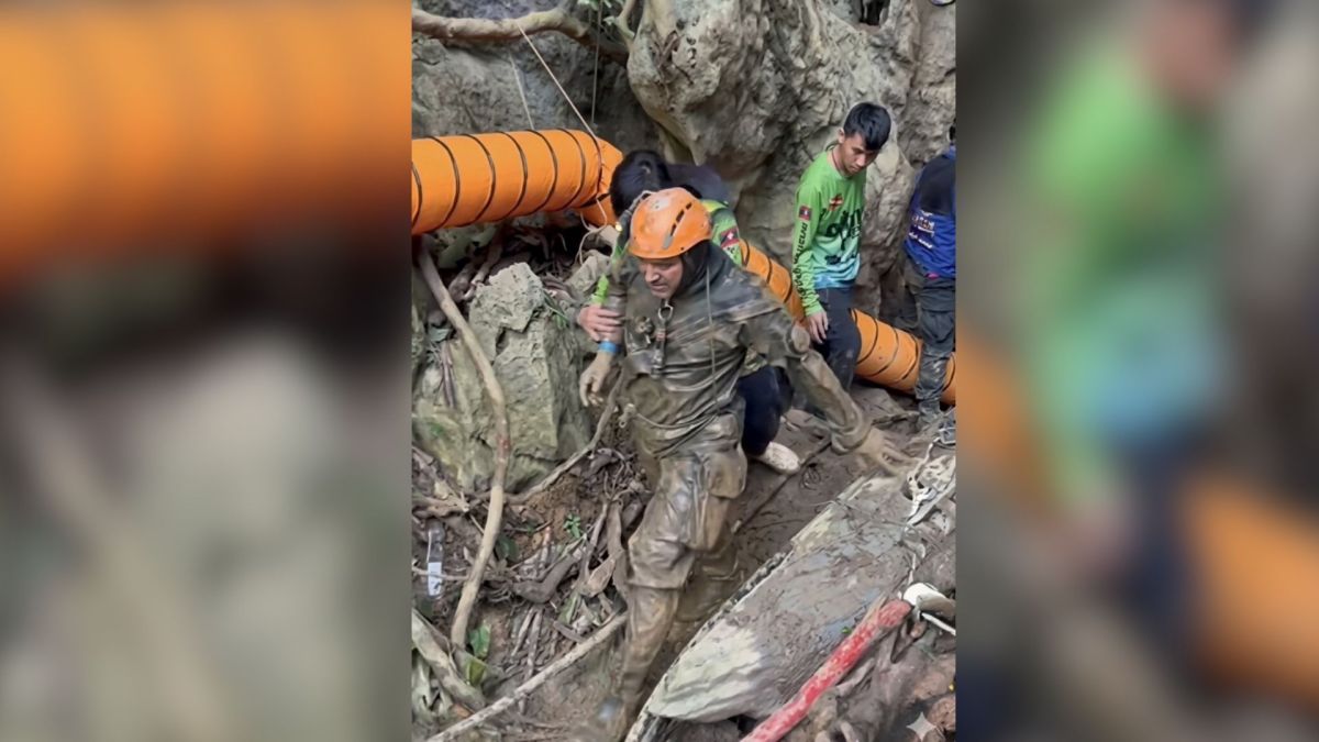 Socorristas de caverna no Laos continuam investigando sinais de vida