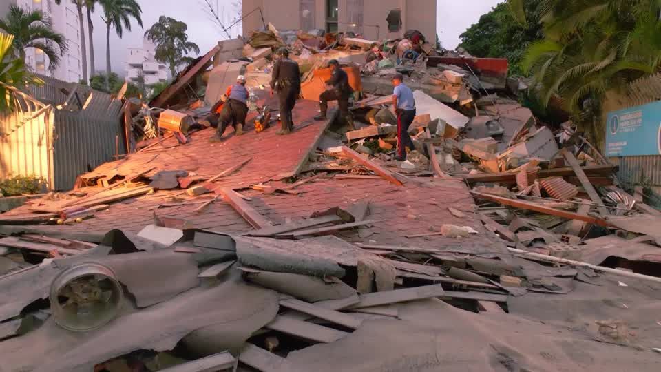Venezuelanos que buscam familiares reclamam da falta de maquinário pesado