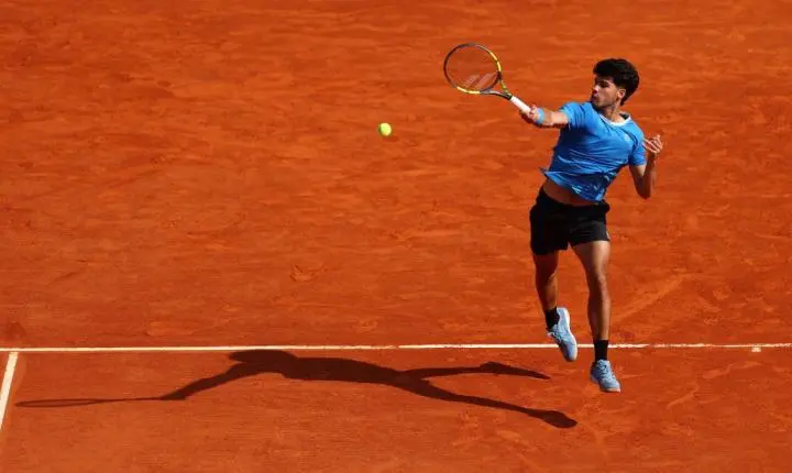Alcaraz vence Vacherot e enfrenta Sinner na final de Monte Carlo