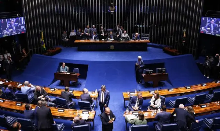 Alcolumbre trava tramitação da PEC do fim da 6x1 no Senado