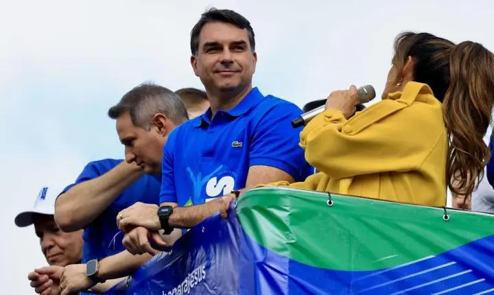 Análise: Flávio Bolsonaro foca em SP para contornar desgaste