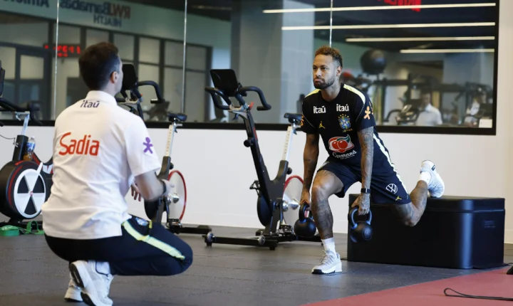 Ancelotti diz que ressonância definirá retorno de Neymar aos treinos