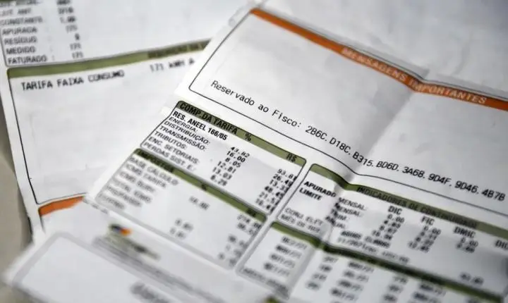 Aneel anuncia bandeira amarela para maio e conta de luz ficará mais cara