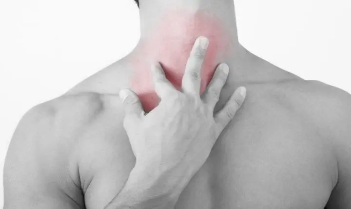 Ardência persistente no peito é sinal de alerta para refluxo