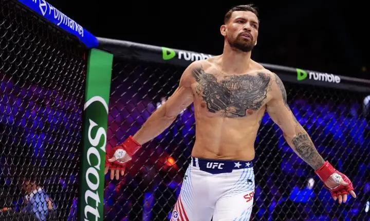 Brasileiro pede mulher em casamento após vitória no UFC da Casa Branca