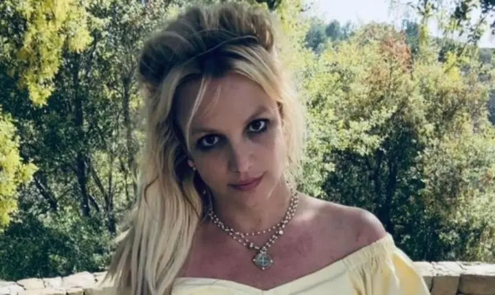 Britney Spears se interna voluntariamente em clínica de reabilitação