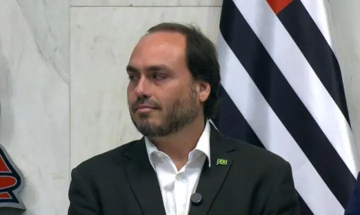 Carlos Bolsonaro ameaça membros do PL que “não apoiam” Flávio