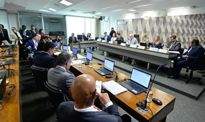 Comissão realiza sabatinas e aprova indicações para CNMP e CNJ