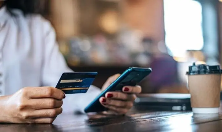Como multiplicar pontos em cartões de crédito e maximizar benefícios