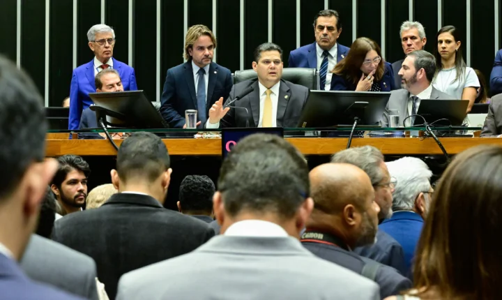 Congresso derruba veto de Lula ao PL da Dosimetria e diminui pena de Bolsonaro