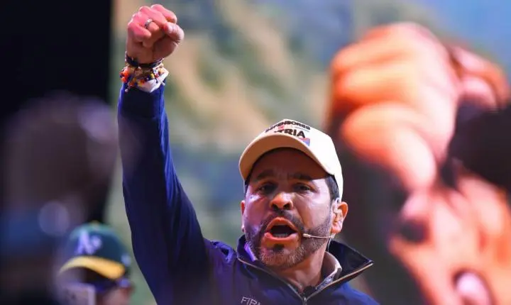 De la Espriella celebra vitória em pré-contagem e diz que Trump parabenizou