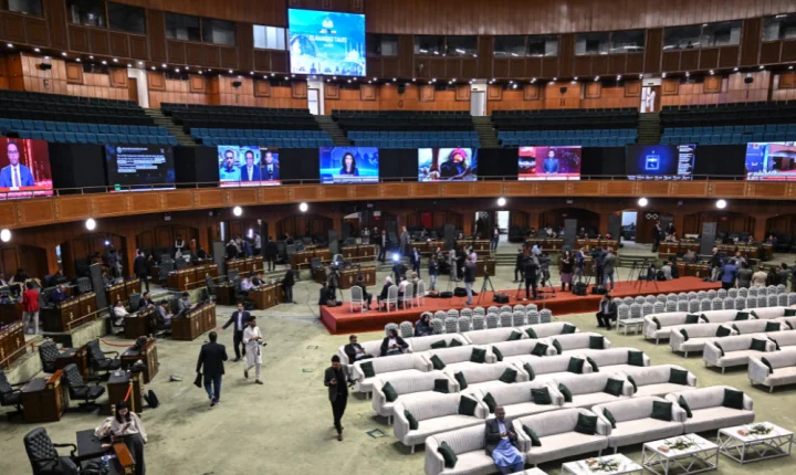 Delegações dos EUA e do Irã se encontram no Paquistão para negociações de paz