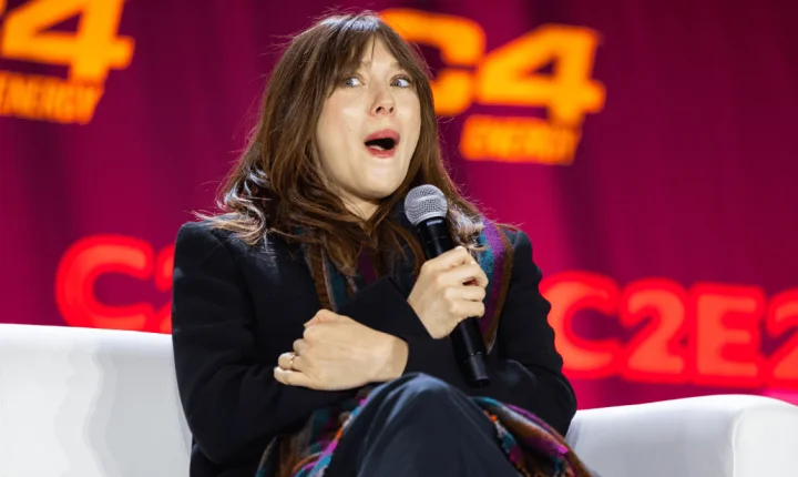 Elizabeth Olsen está grávida do 1º filho, diz revista