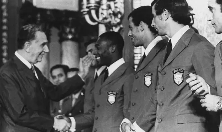 Em 1970, opositores da ditadura ensaiaram torcer contra a seleção, mas desistiram