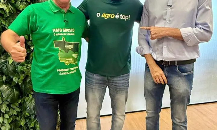 Em feira em Mato Grosso, Flávio Bolsonaro usa camiseta “o agro é top” e mira 2026